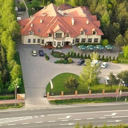 Maxima Hotel Wolanow Экстерьер фото
