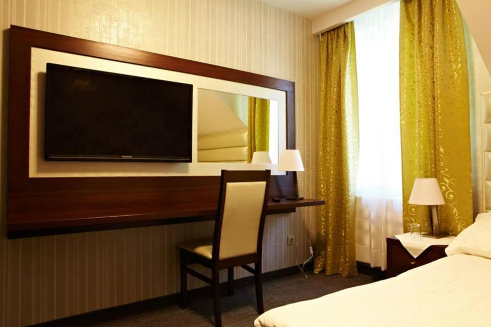 Maxima Hotel Wolanow Экстерьер фото
