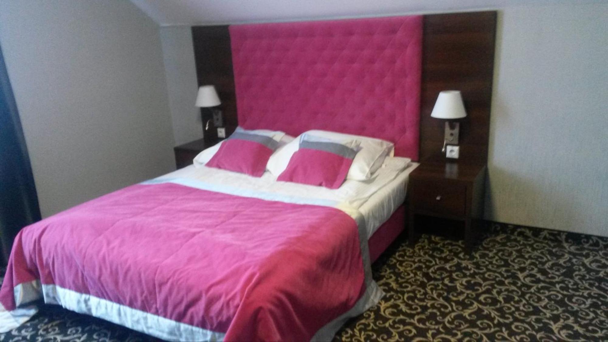 Maxima Hotel Wolanow Экстерьер фото